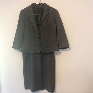 Ann Taylor Skirt Suit, size 10